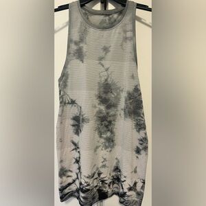 Lululemon x Peloton swiftly tech racerback 2.0. Sz 6